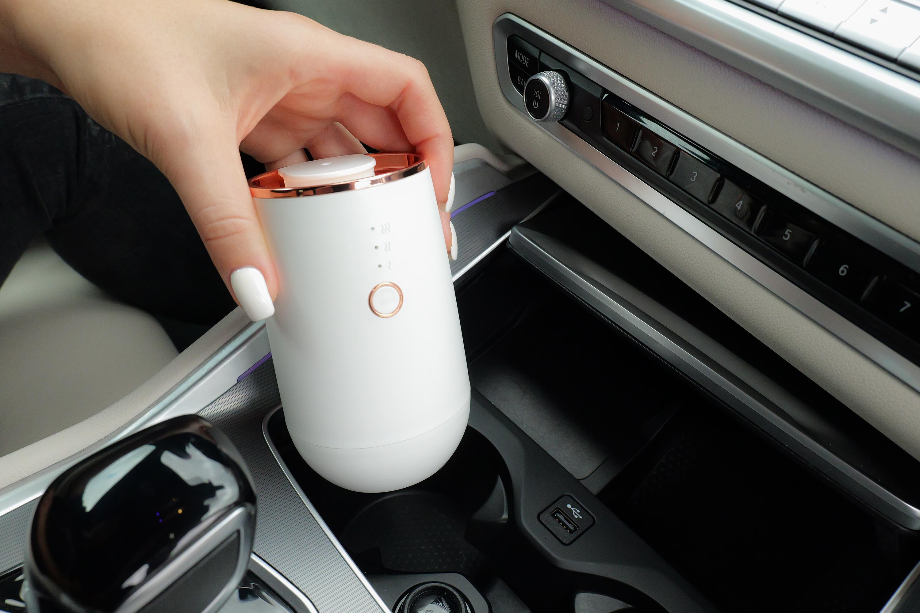 Luxury XL Home & Car Diffuser. Seamlessly infuse your car with luxury fragrance using our essential oil diffusers, scent diffusers, and oil diffusers. Elevate your space with our diffuser for home, best home diffuser, hotel collection diffuser, and fragrance diffuser collections. (holding)
